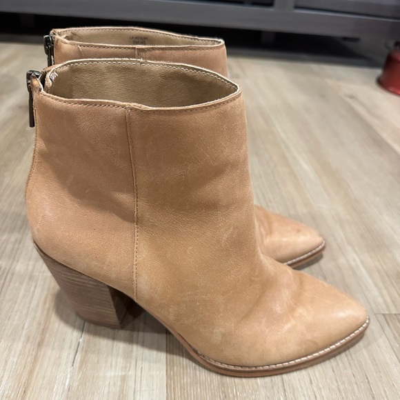 Lucky  Brand Adalan ankle leather booties good condition sz 9 - Picture 1 of 7
